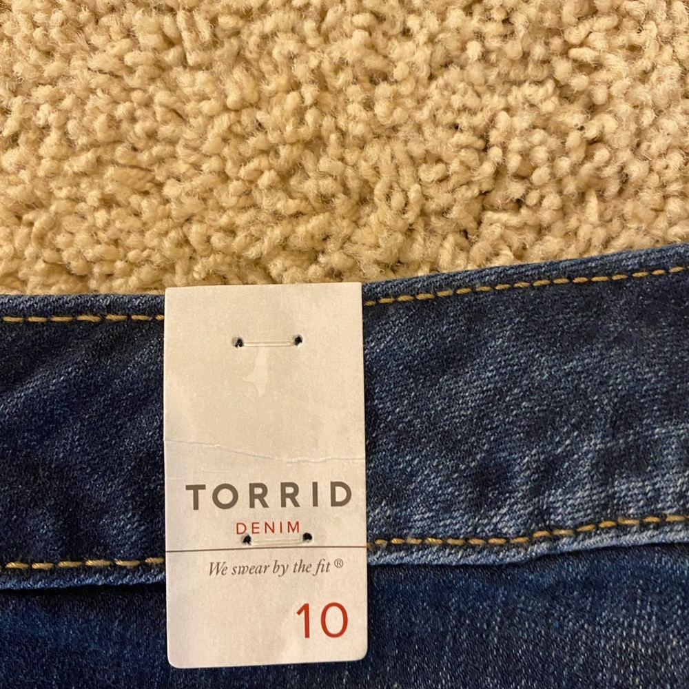 torrid dark denim roll hem jean shorts - Picture 7 of 7
